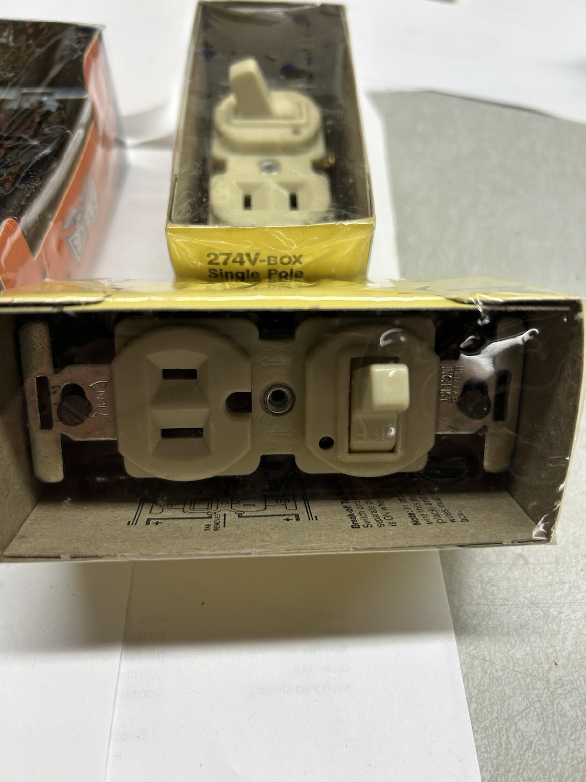 (4) EAGLE #276 3 WAY Combo & (2) Eagle #274 Switch/outlet/pilot Lt