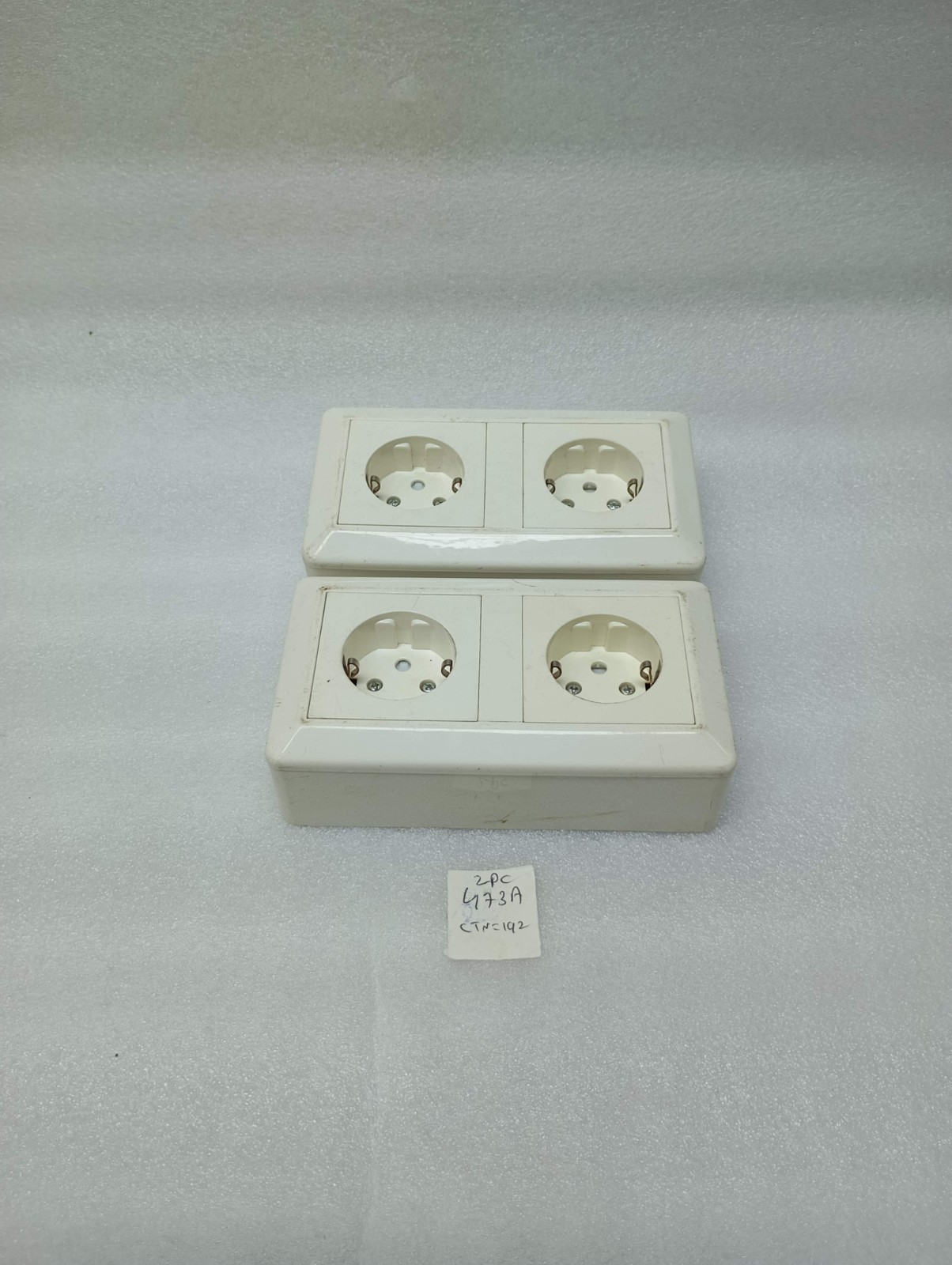 Flush mounted double socket JL/FS-CZ Series F676 L888 (LOT OF 2PC)