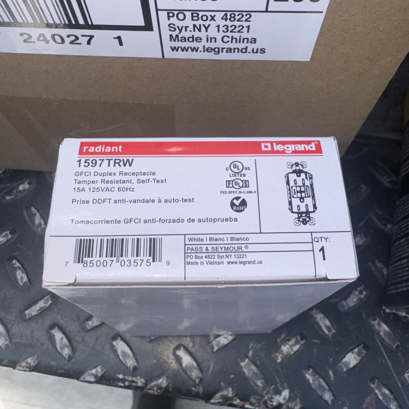 LEGRAND 1597TRW GFCI OUTLET 15A SELF TEST TR WHITE 10 PACK NEW