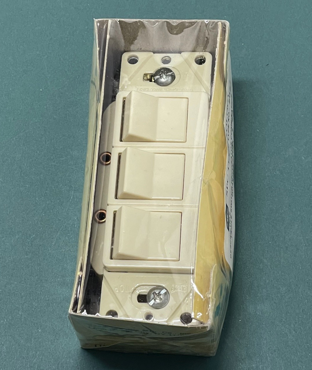 Eagle 3283V Triple Decorator Switch Combination Device NOS 15A 120V – Ivory