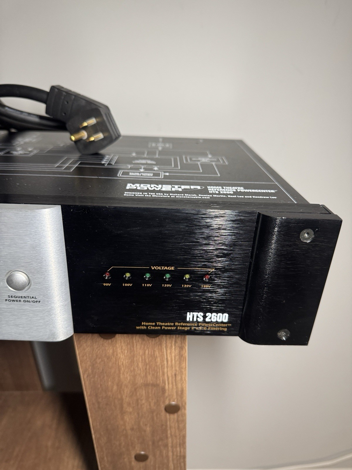 Monster Power HTS 2600 MKII Surge Protector Black/Silver – Great Condition