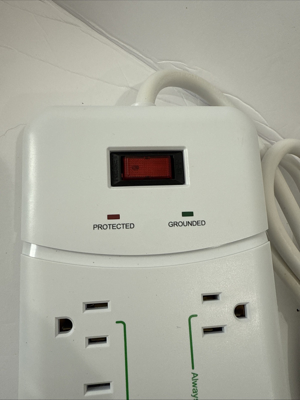 New MaxLite – 8 Outlet Energy Saver Power Strip with Surge Protection
