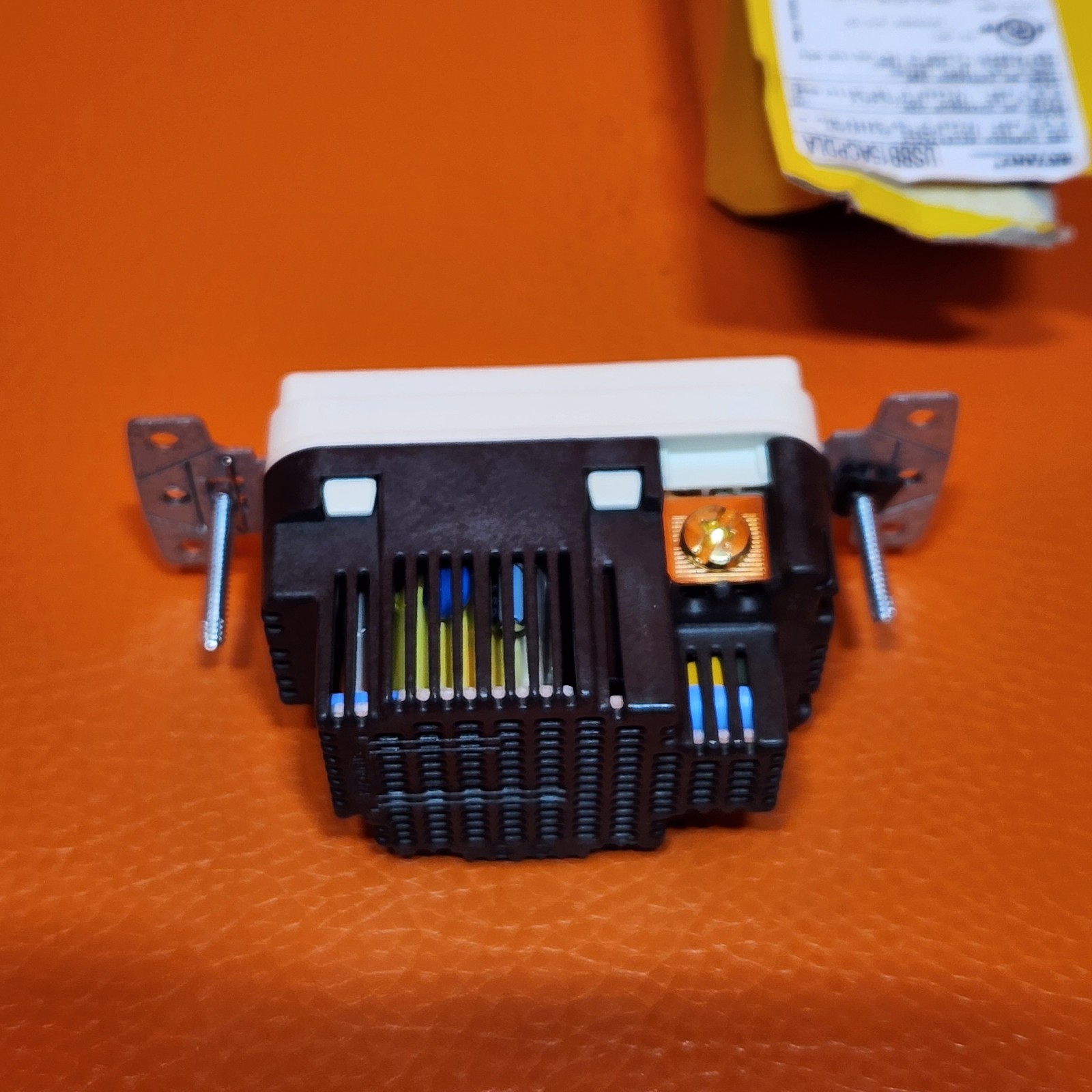 Bryant USB Charger Receptacle 15A 125V Duplex Power 55W Type AC Ports NEMA 5-15R