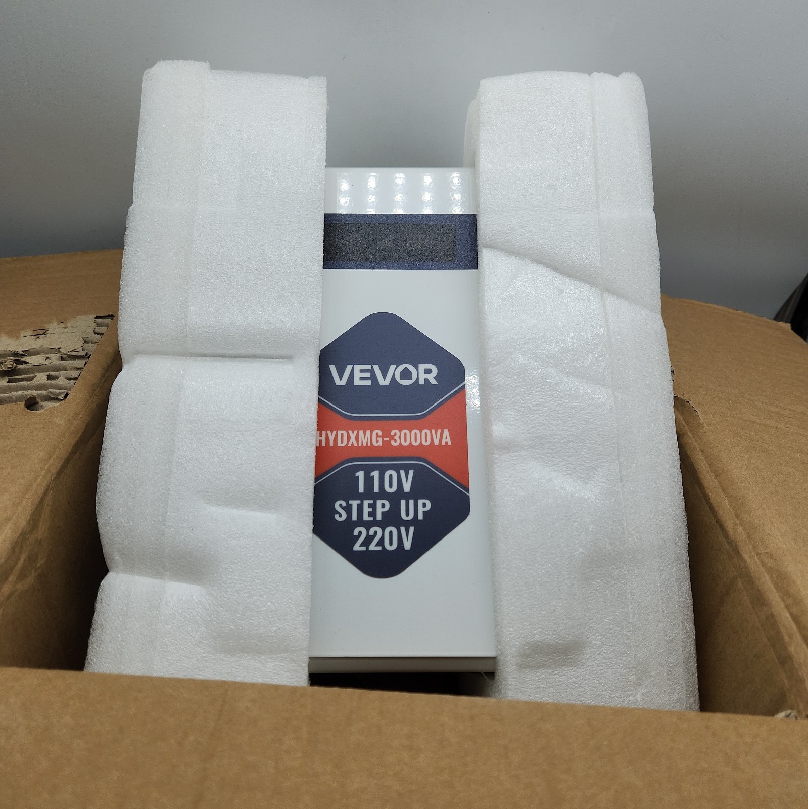 VEVOR Step Up Voltage Converter 2000VA Power Converter Transformer 110V- 220V.W4