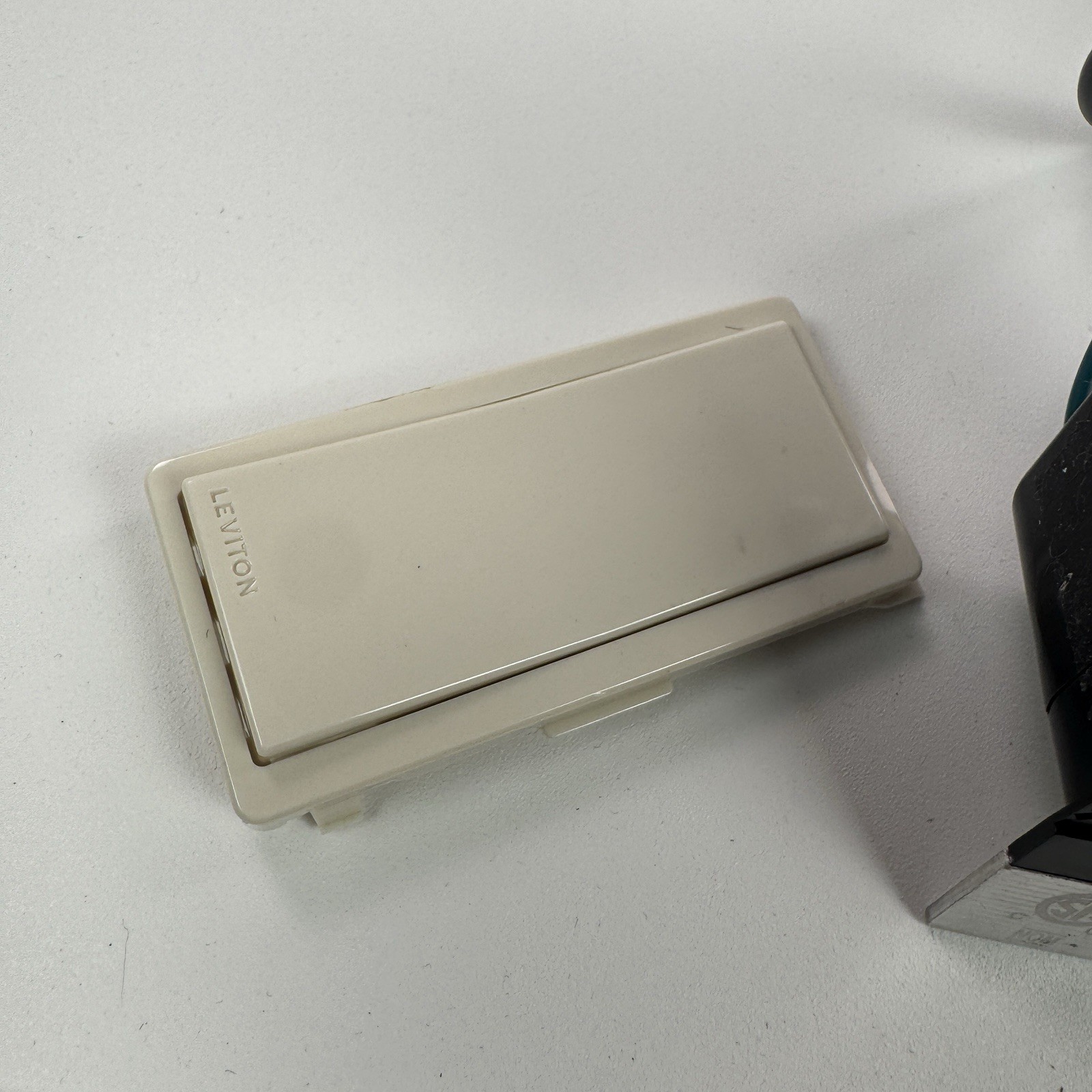 Leviton Decora DN15S Smart Switch R02-DN15S-1RW (No Neutral Wire Required) White