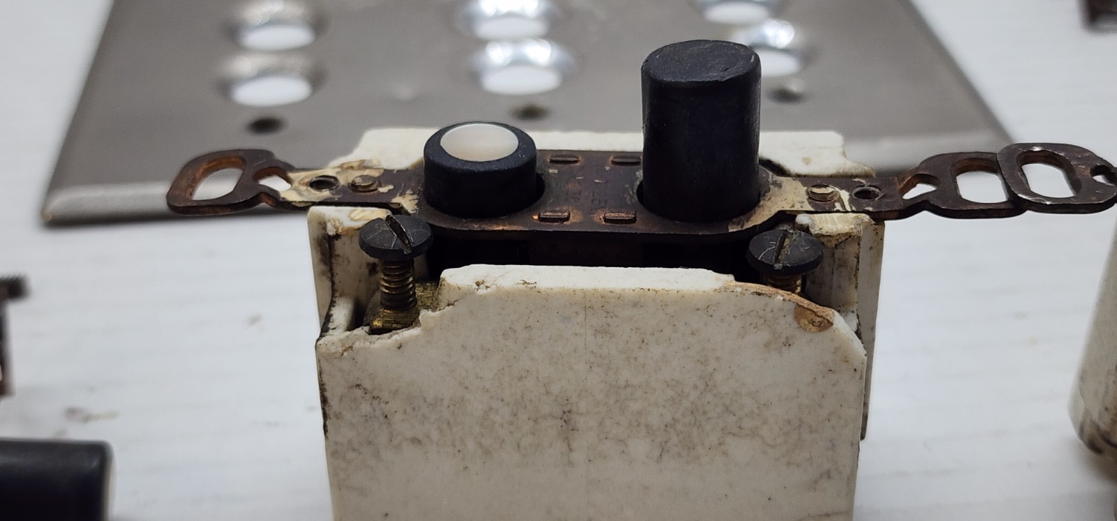 3 VINTAGE THE CUTTER COMPANY PUSH BUTTON LIGHT SWITCH GANG COVER ANTIQUE 1920’s