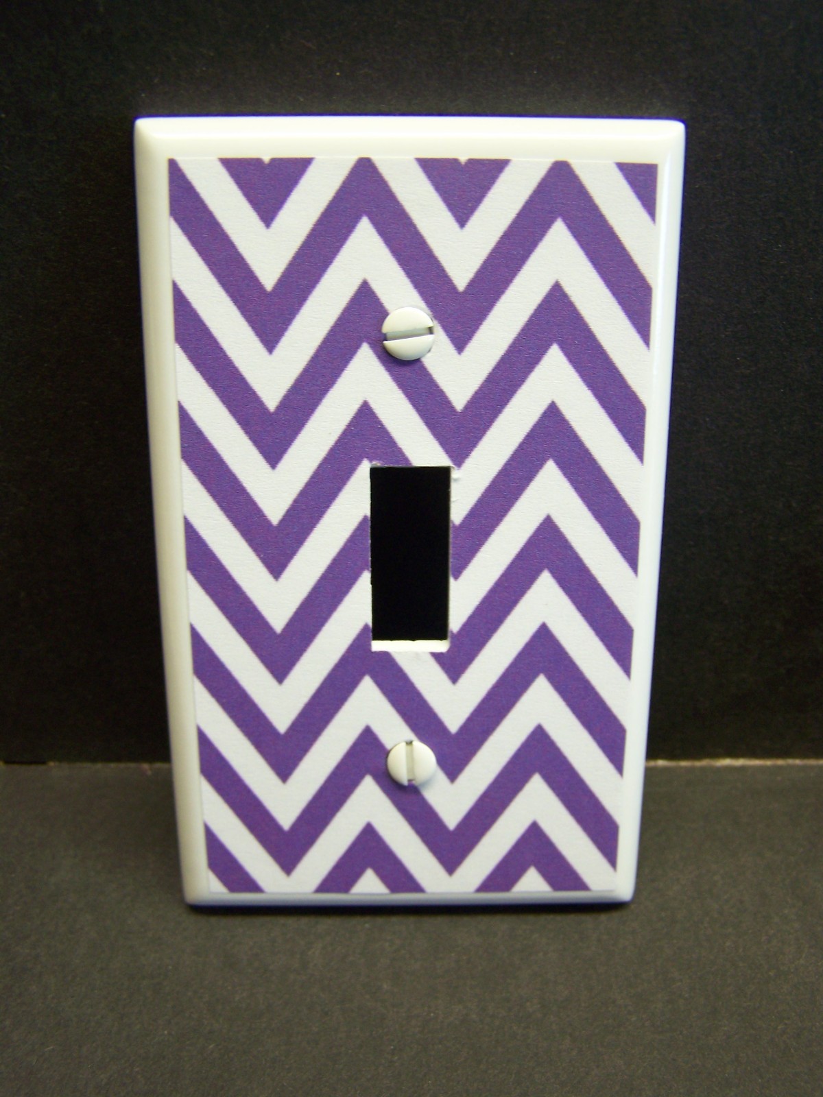 PURPLE ZIG ZAG CHEVRON PATTERN PRINT LIGHT SWITCH COVER PLATE