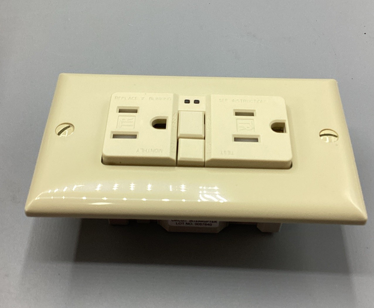 NOB Lot Of 10 Eaton TRSGF15V Ivory GFCI Self-Test Receptacle Outlets 15A TRSGF15