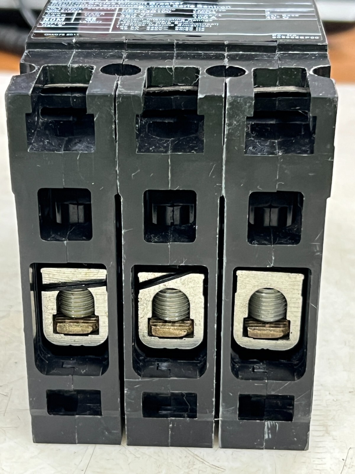 👀 SIEMENS 100 AMP CIRCUIT BREAKER 480 VAC 3 POLE HED43B100
