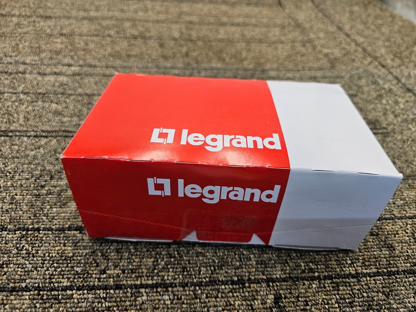 (QTY 20) Legrand Switch 120/277VAC White 1 Pole TM870W Push & Back Wire