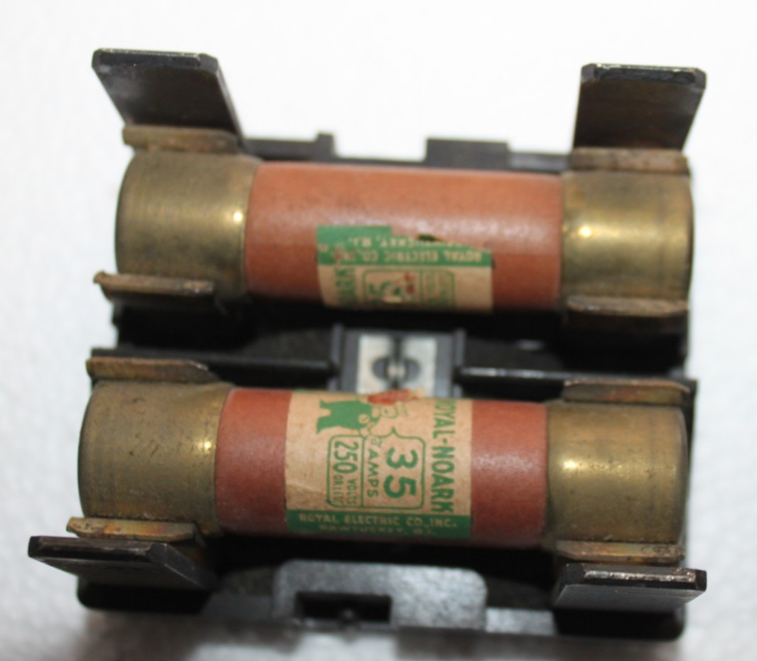 CUTLER HAMMER 100 AMP SERVICE / FUSE PANEL with pull out fuse blocks WORKING
