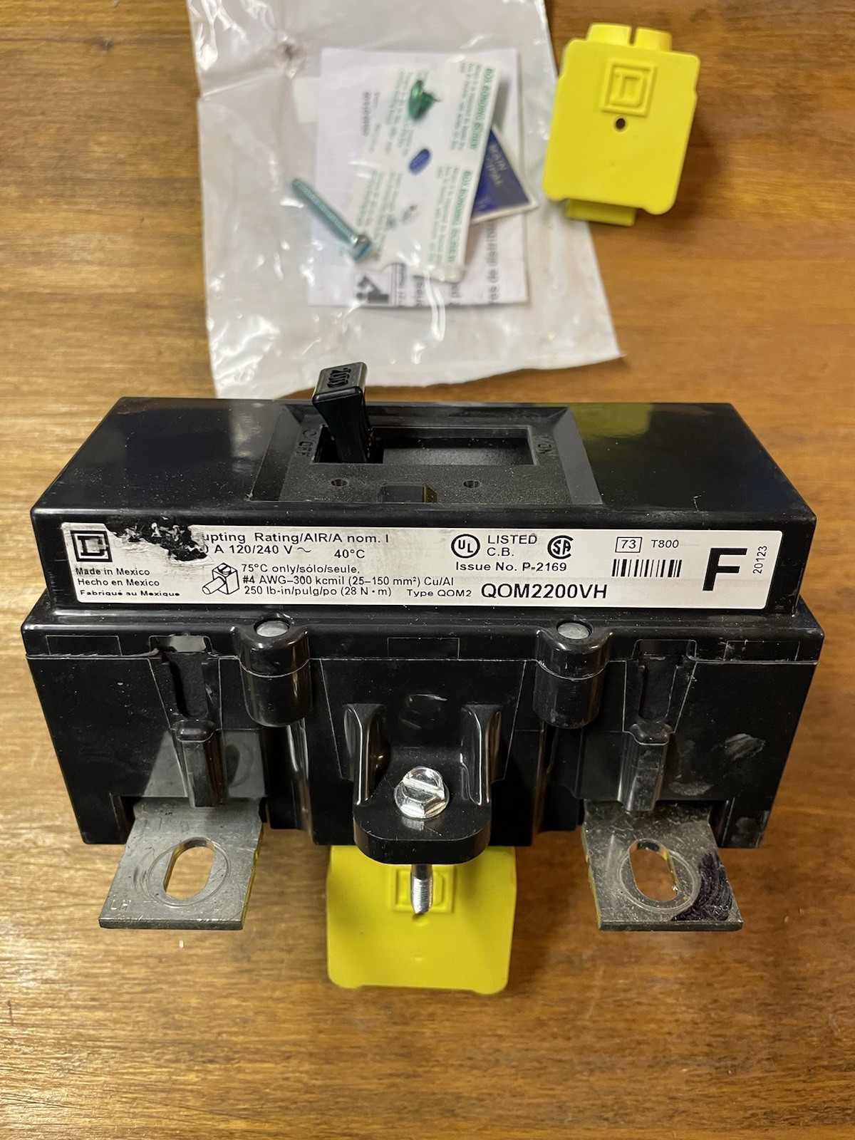 Square D QOM2200VH 200A Circuit Breaker 120/240V Bolt-On AC Rectangular 2-Pole