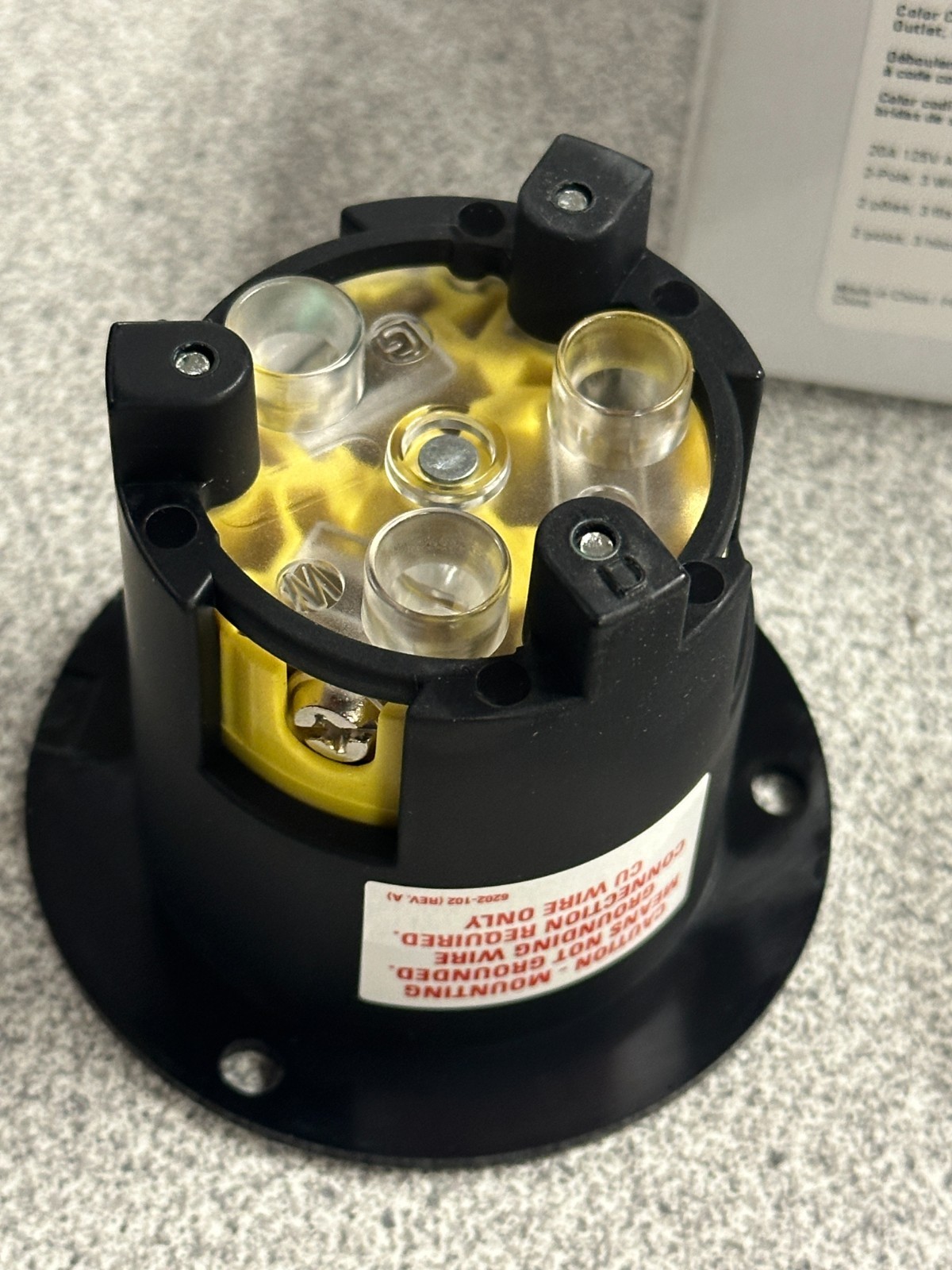NEW Eaton AHCL520FO Yellow Locking Flanged Outlet 20A 125V 2 Pole 3 Wire L5-20R