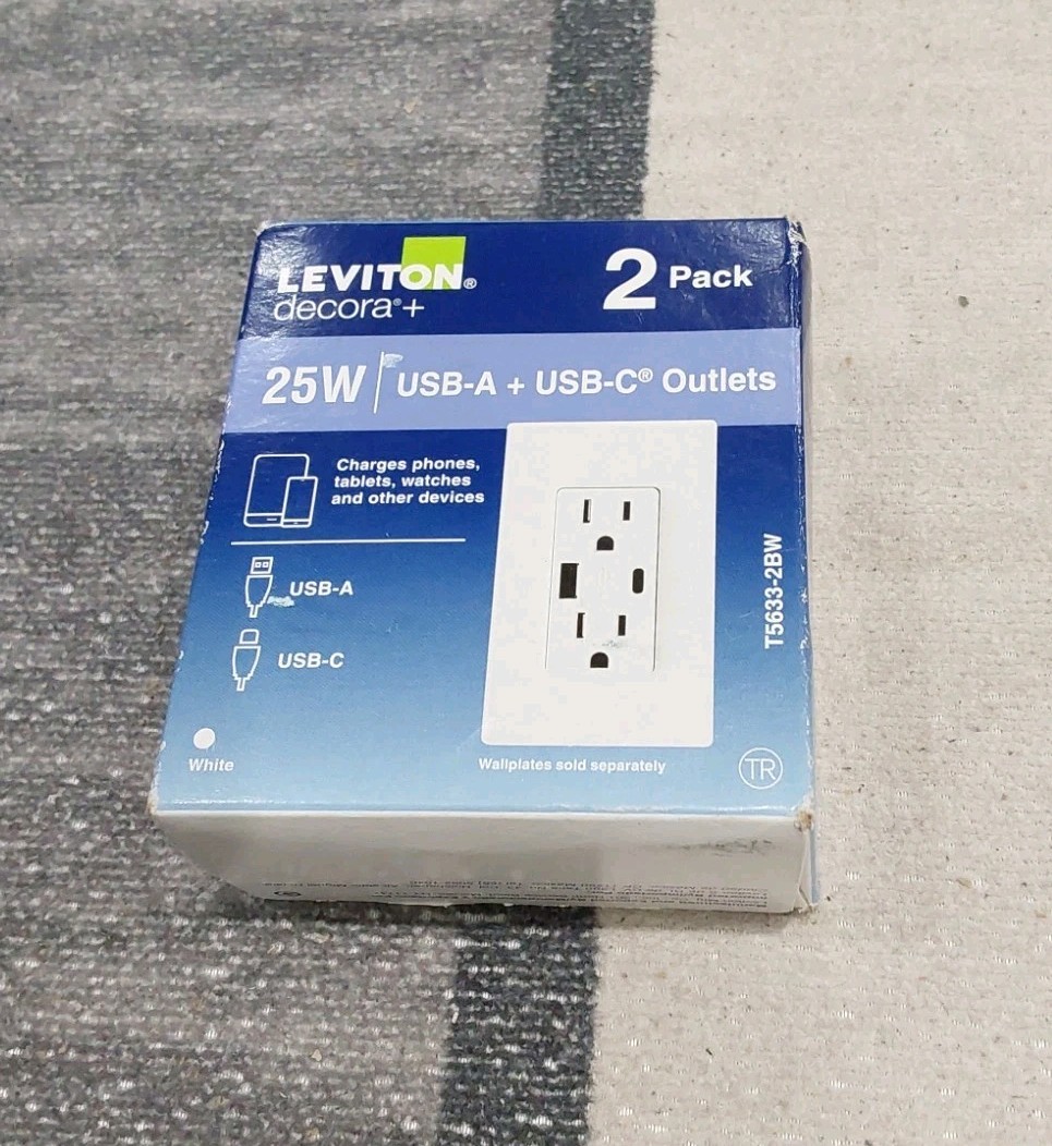 Leviton 15 Amp Decora Tamper-Resistant Duplex Outlet with Type A and C USB (2PK)