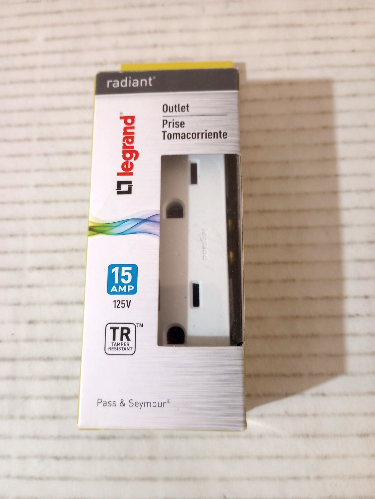 Legrand Pass & Seymour Radiant Outlet 15 Amp 125 V 885-TRWCC12
