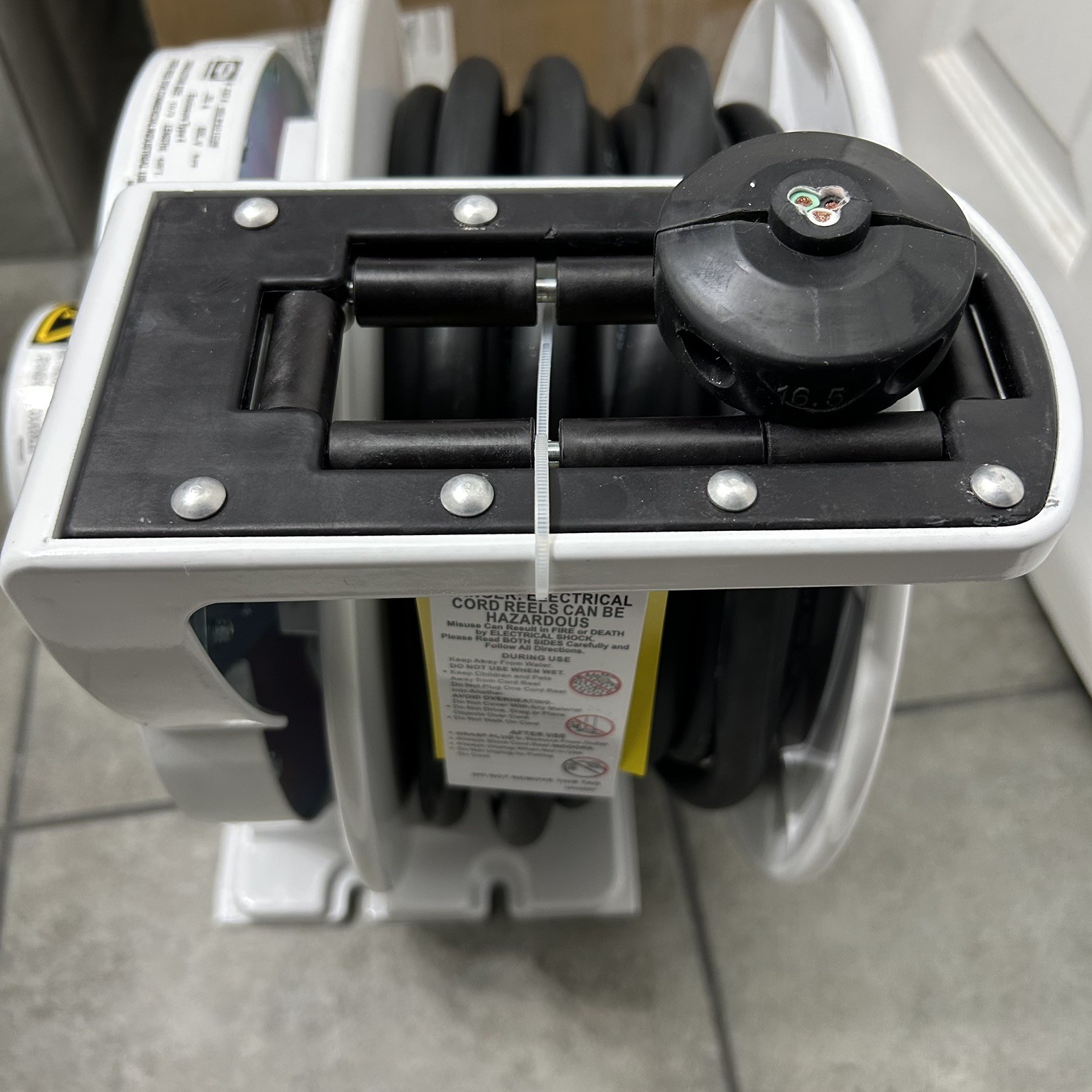 Hubbell Retractable Weatherproof Reel, UL Type 4, 10/3, 30 A, 600 V HBLW40103W
