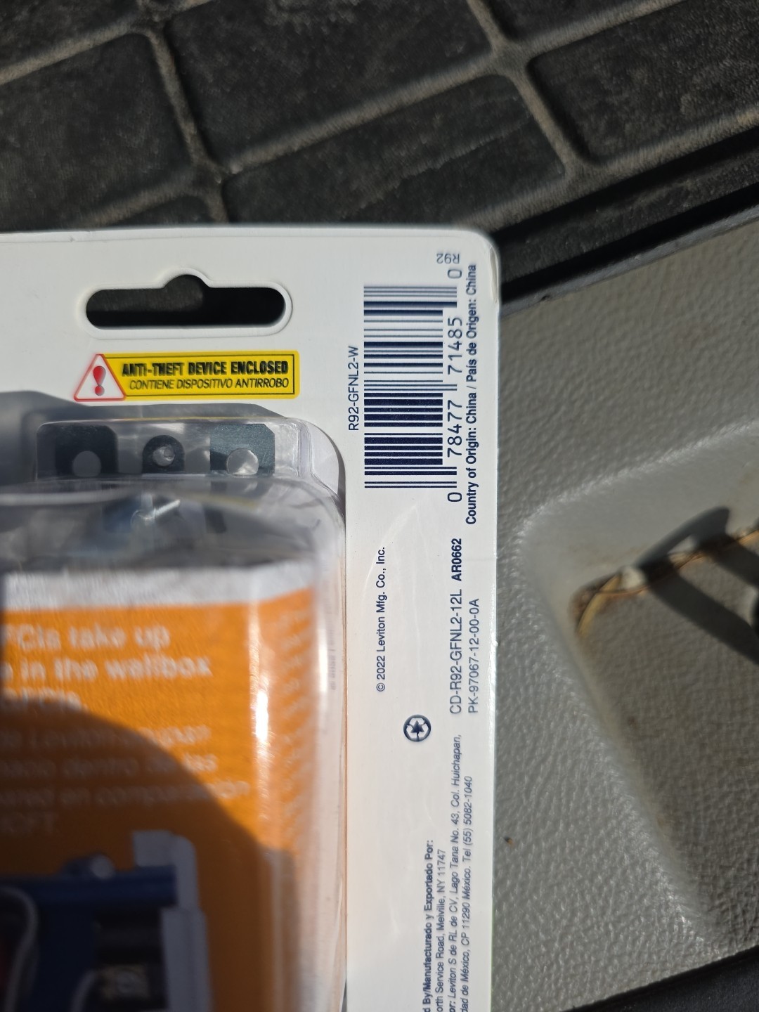 Leviton GFCI Outlet with Guidelight 20 Amp Self Test Night Light GFNL2-W White