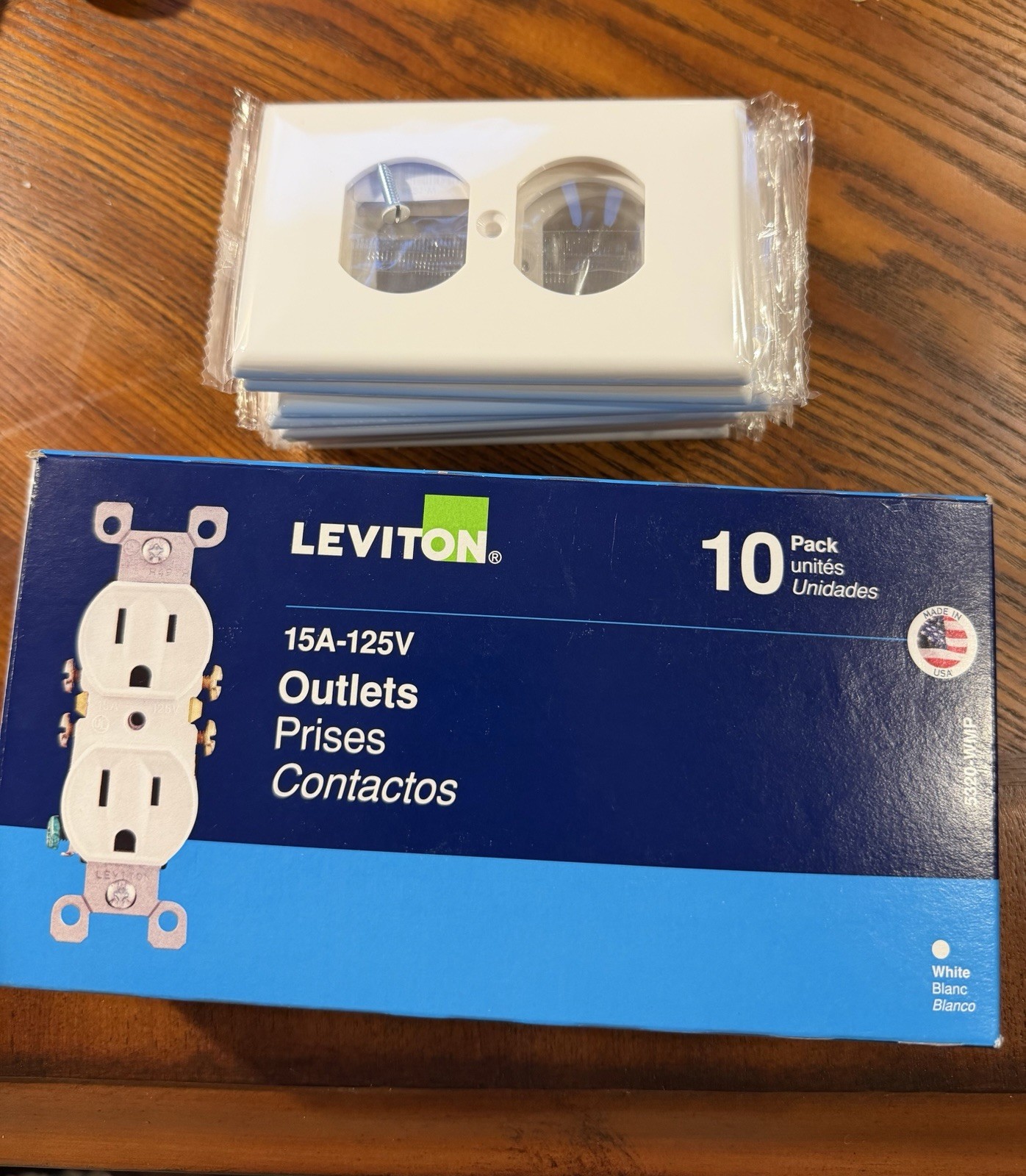 NEW Leviton 5320-WMP 10 Pack 15A Duplex Receptacle Outlet + 10 White Wall Plates