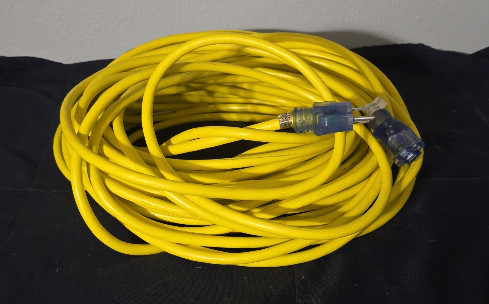 Outdoor 100 Ft Extension Heavy Duty Yellow Jacket Lighted 15 Amp 1875 W Molded