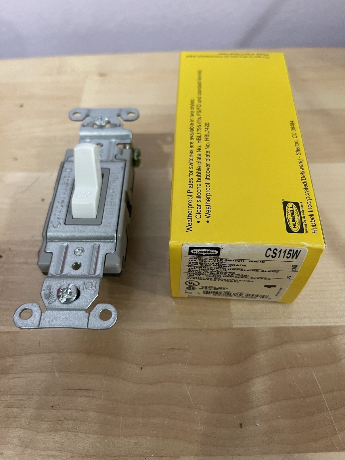 (Lot of 10) Hubbell CS115W Single Pole Toggle Switch, 15A, 120/277V, White *NEW*
