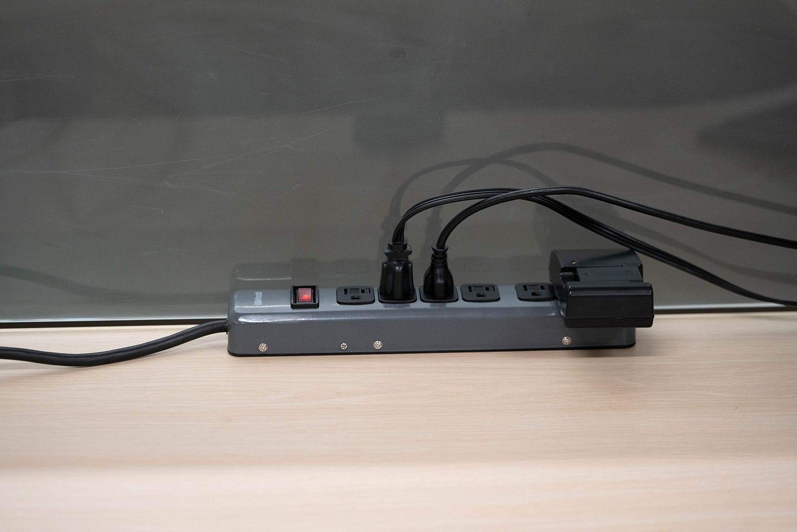 Southwire Woods Metal Power Strip – 6-Grounded Outlets – 5 foot, Dark Gray