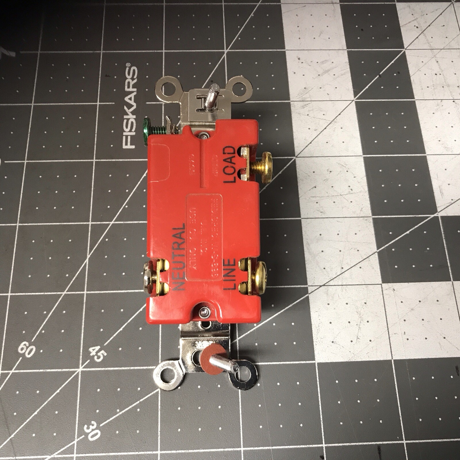 HUBBELL HBL1223PL Pilot Wll Switch,Red,20A;Back;Side,3-Way (LA44O)