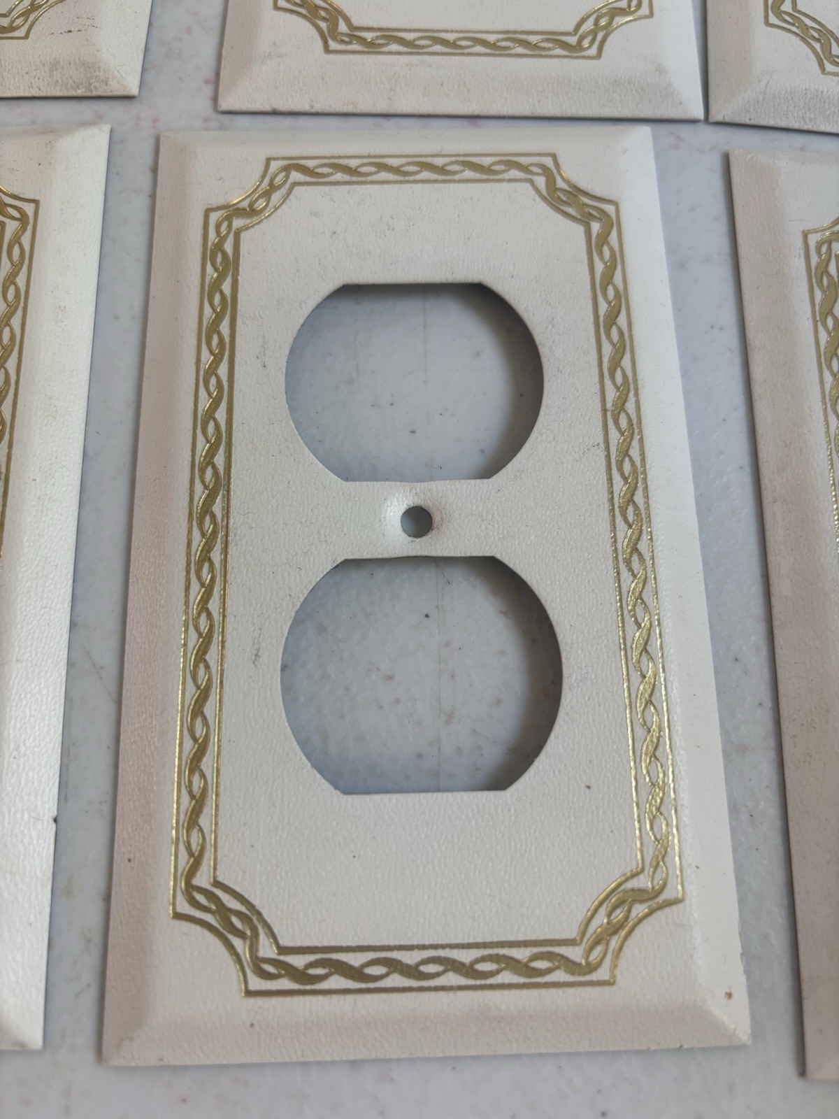 Vtg American Tack White Outlet Covers & 1 Wall Switch W/Gold Filigree Borders #8