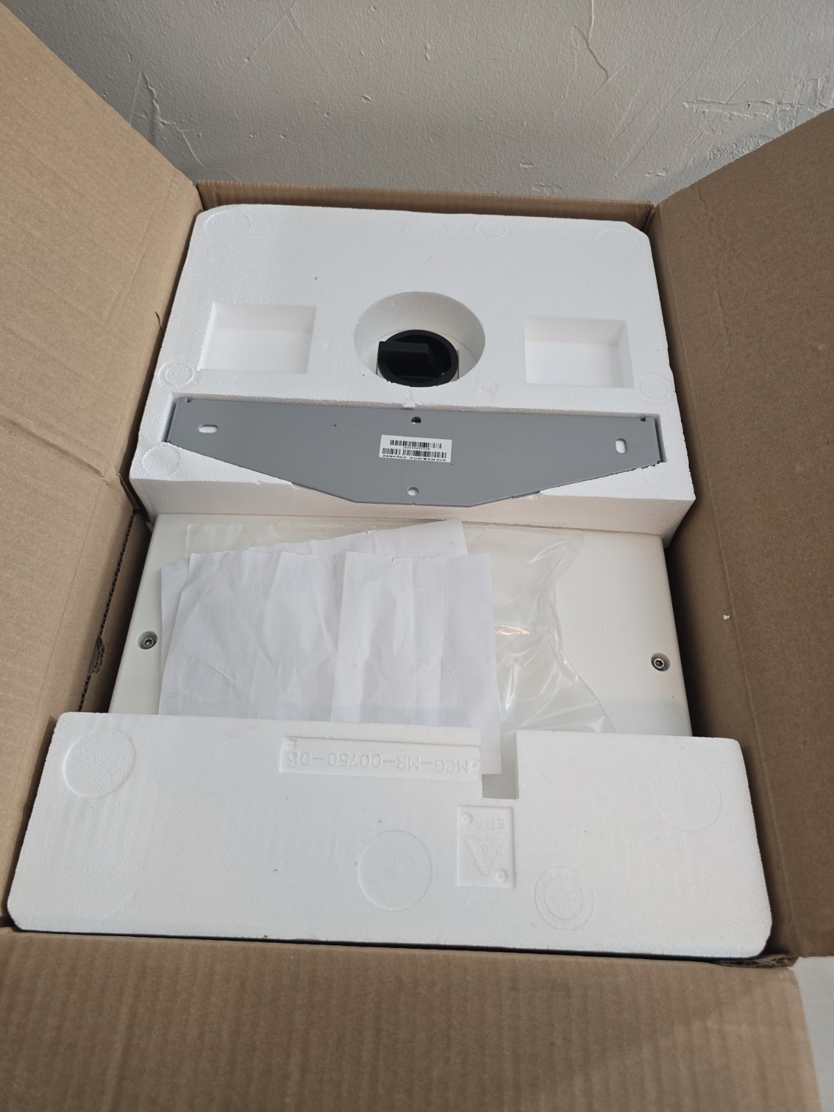 Brand NEW Solaredge SE6000H-US000BEU4 HD Wave Grid Tie Inverter