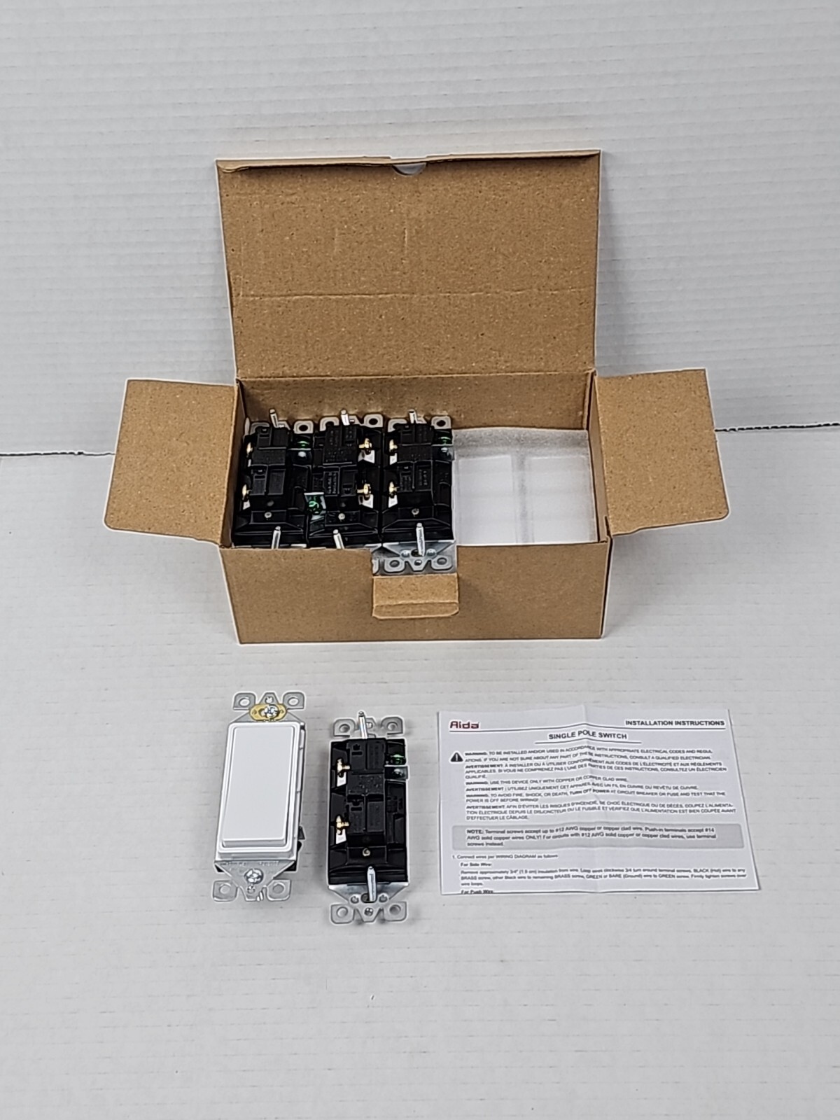 Lot of 10 Aida White Decorator 15 Amp 120V Single-Pole On/Off Light Switches