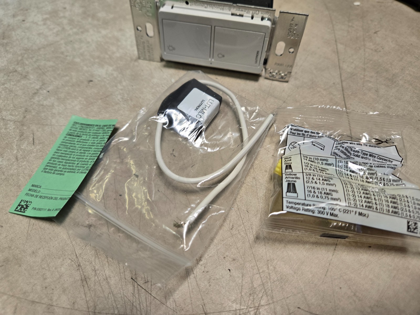 Lutron Caseta Wireless Mutli-Location RF Switch No Neutral – PD-5WS-DV-WH White