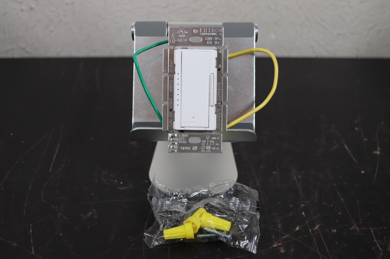 Lutron MACL-153M LED Single Pole Dimmer – White