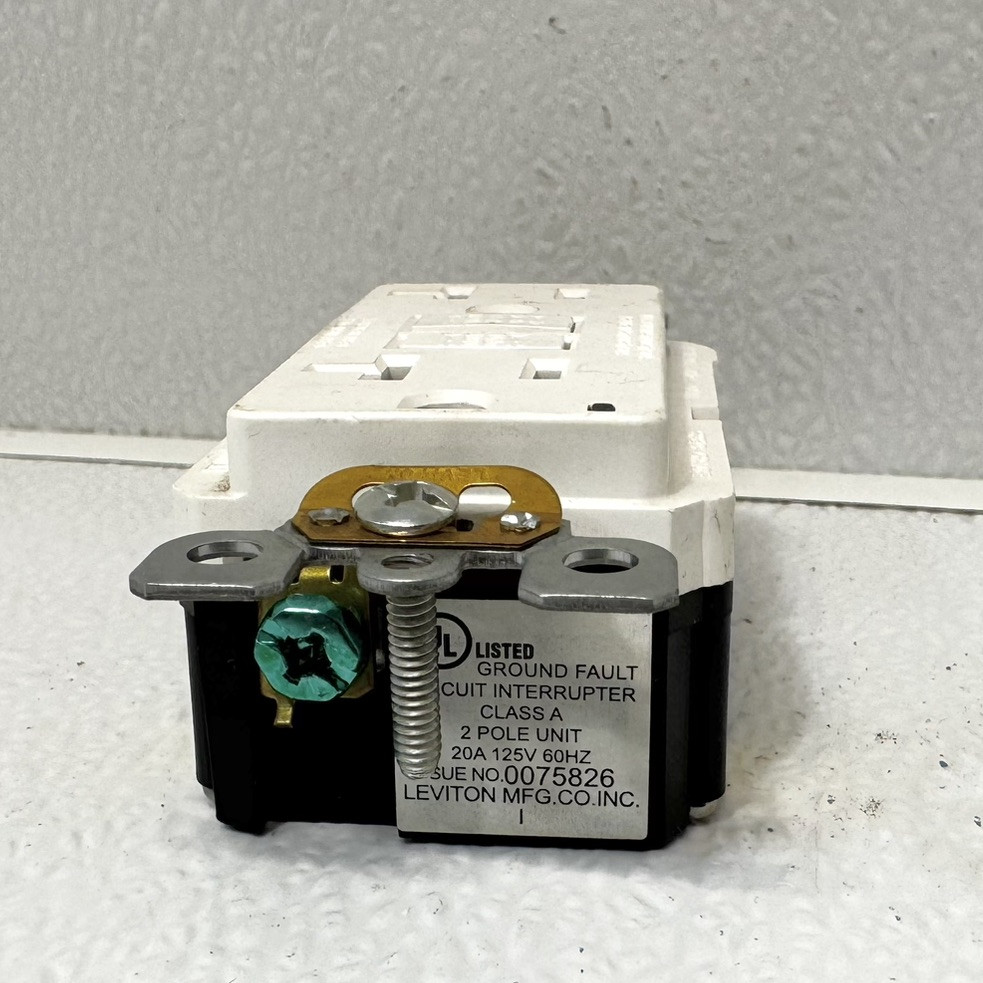Leviton M42-GFNT2-4W GFCI Outlet