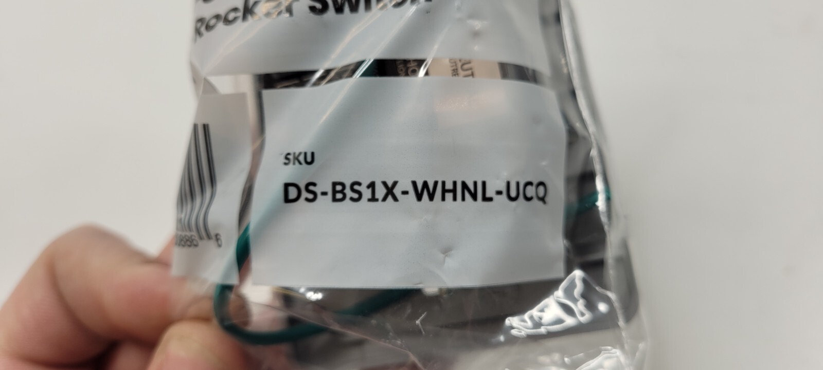 Deako DS-BS1X-WHNL-UCQ 1-Gang Quick Wire Backplate w/ 1Pole Simple Rocker Switch