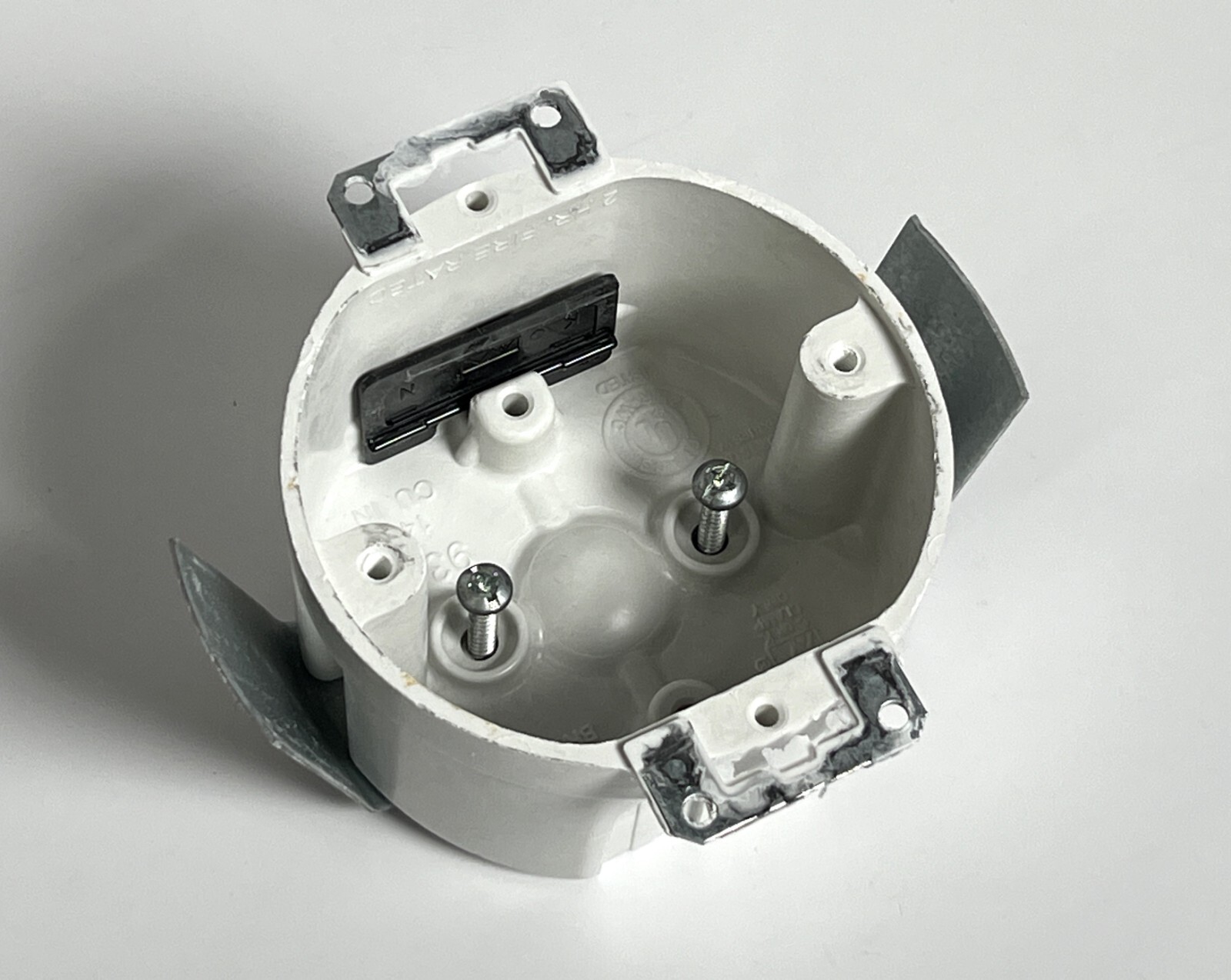 Allied Moulded 9338-ESK Fiberglass 3.5″ 14 cu. In. Round Fixture Ceiling Box