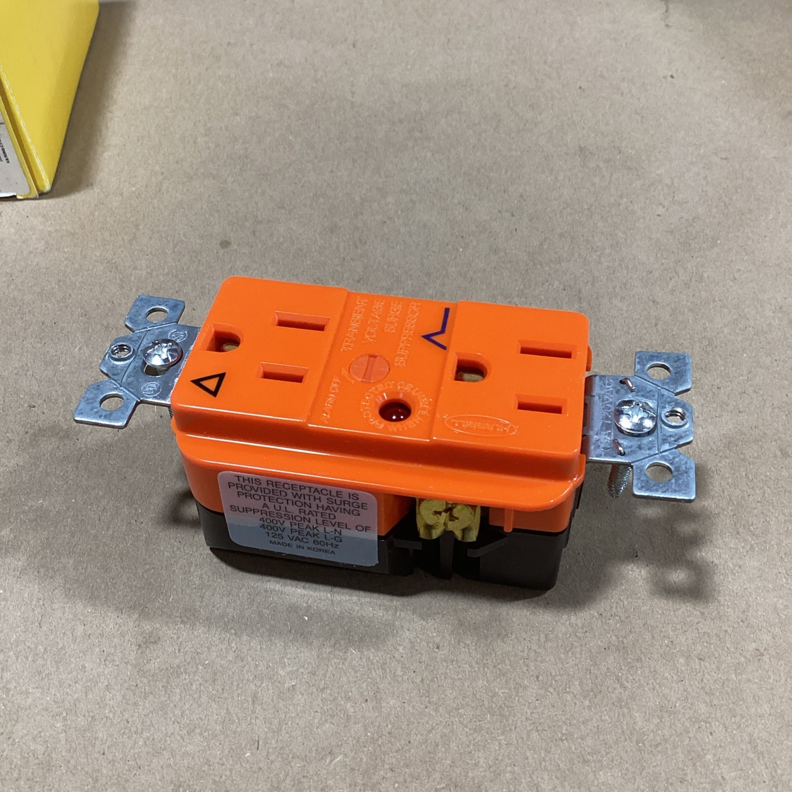 Hubbell IG5262OSA 15A Duplex Receptacle 125VAC, 15A NEMA 5-15R