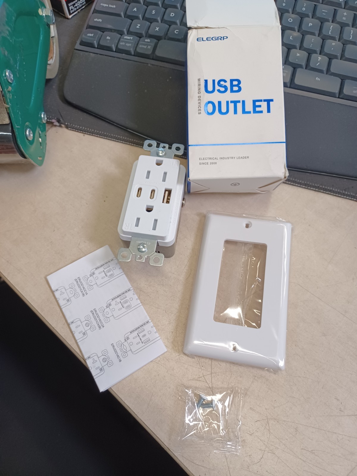Elegrp USB Outlet 21W 4.2A in Wall CCA USB Charger Outlet