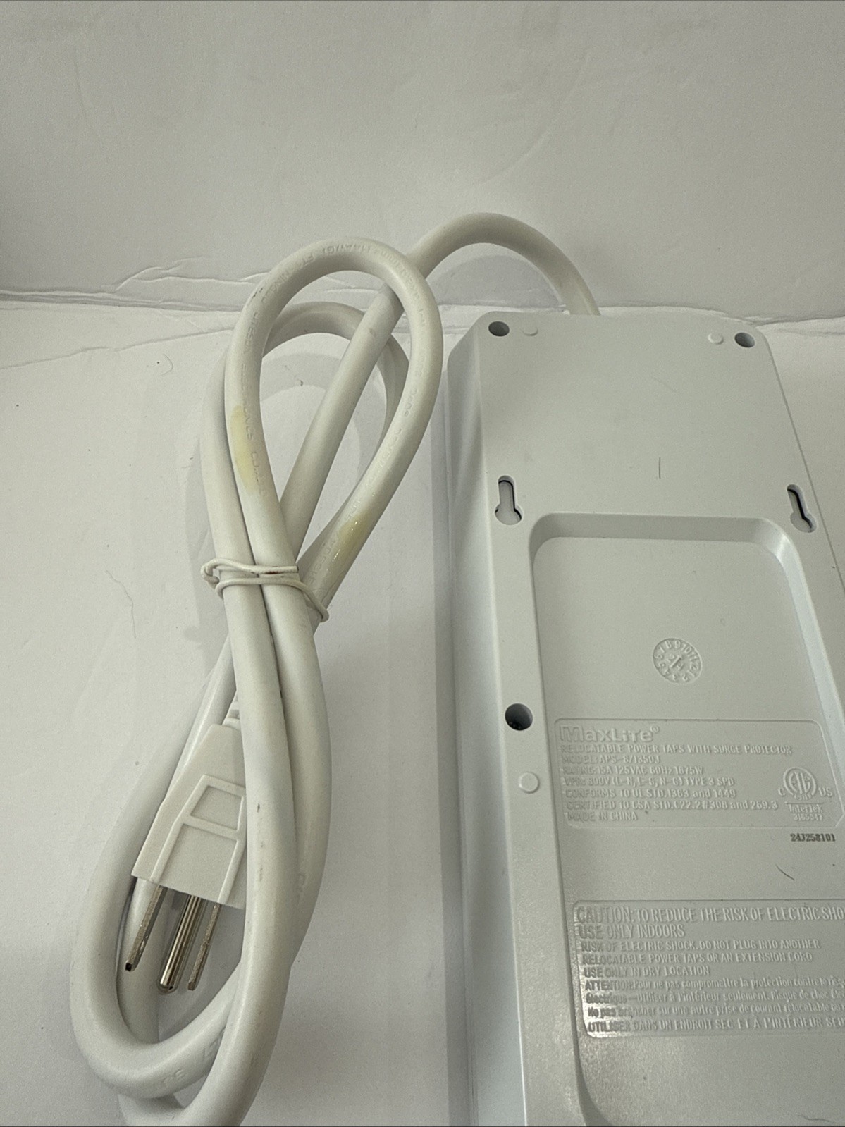 New MaxLite – 8 Outlet Energy Saver Power Strip with Surge Protection