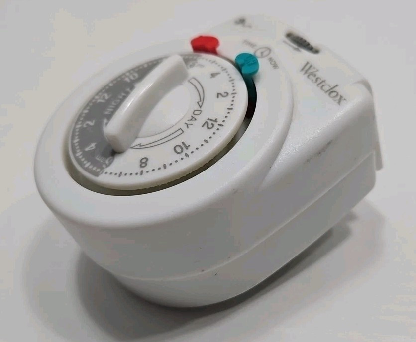 Westclox Model 12-850 Automatic Indoor Lights – Wall Timer – 1875 Watts 15 Amps