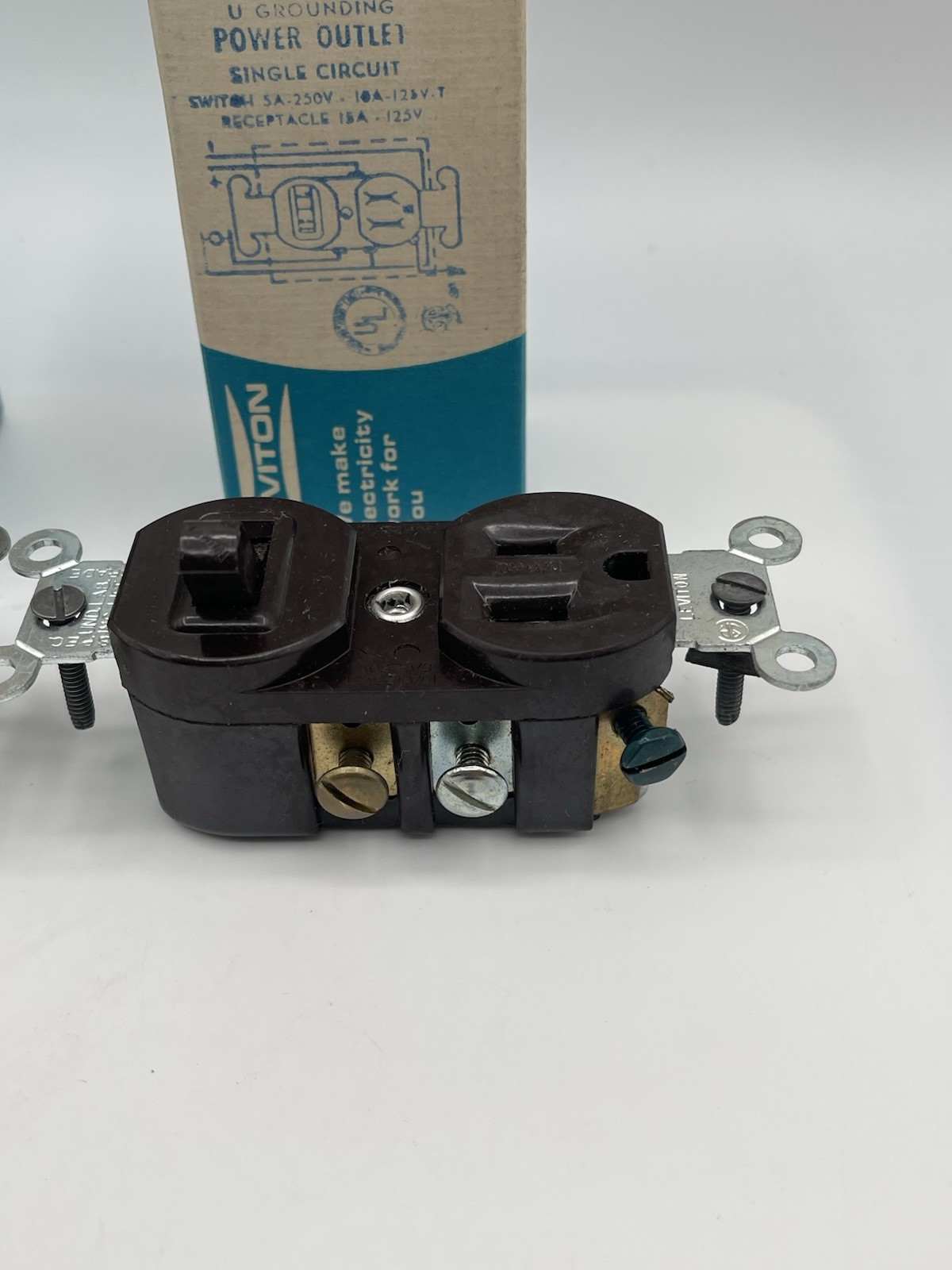 Leviton 5219 Combination Switch Outlet 15A 125V Brown Lot of 2 New Old Stock