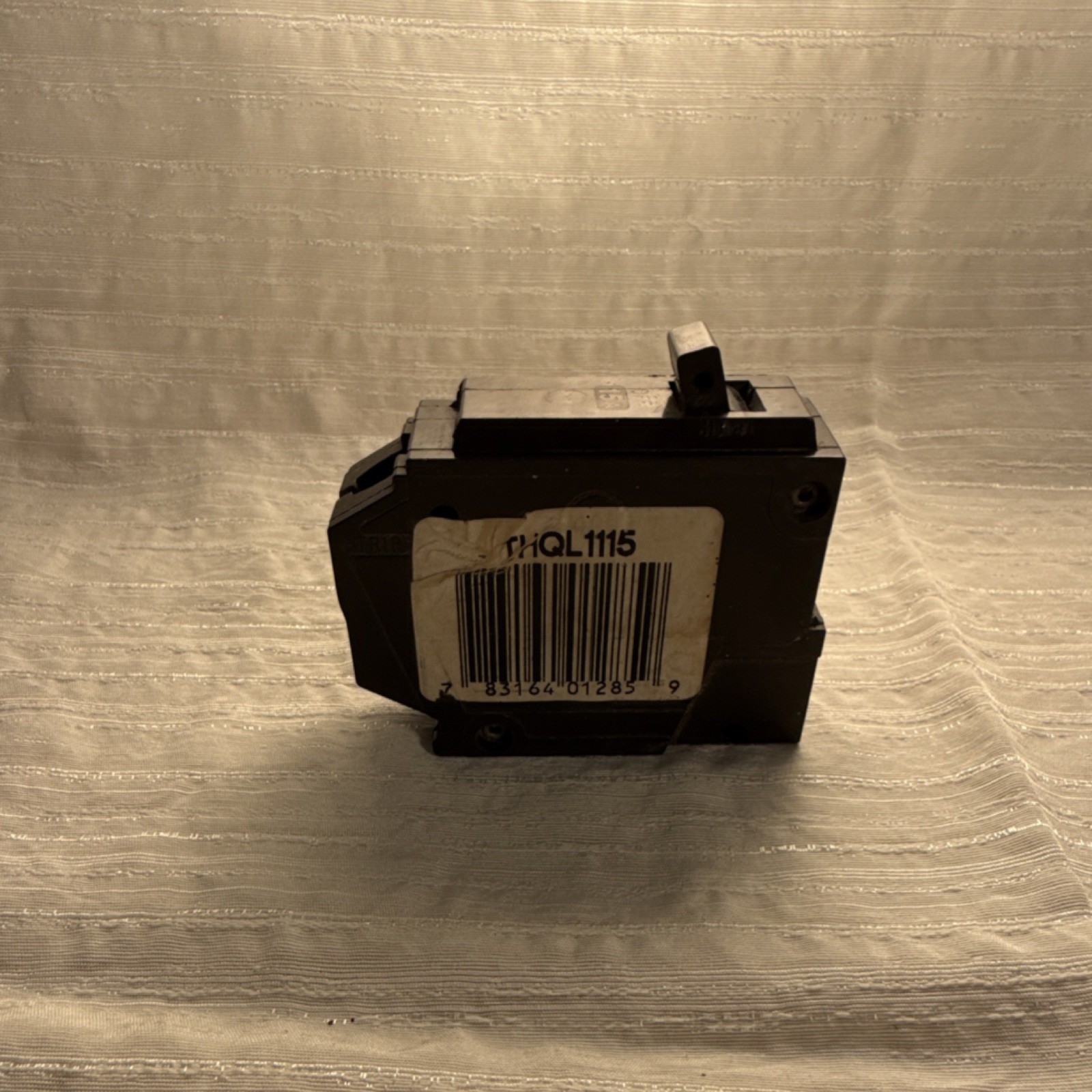 GE THQL1115 15A 1-Pole Plug-In/On Main Circuit Breaker, Black 101-150V