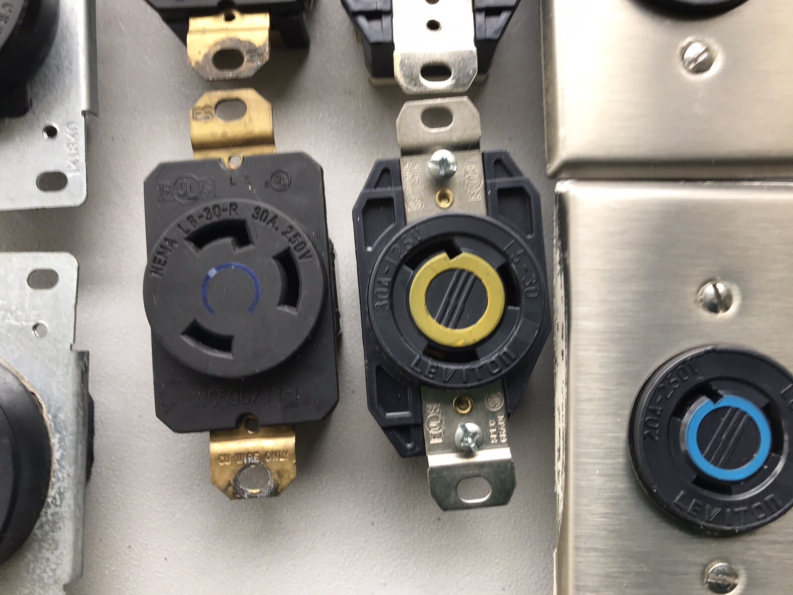 LEVITON and Unbranded Outlets 125 V 20A (16 Units) 250V 30A (16 Units) Plus.