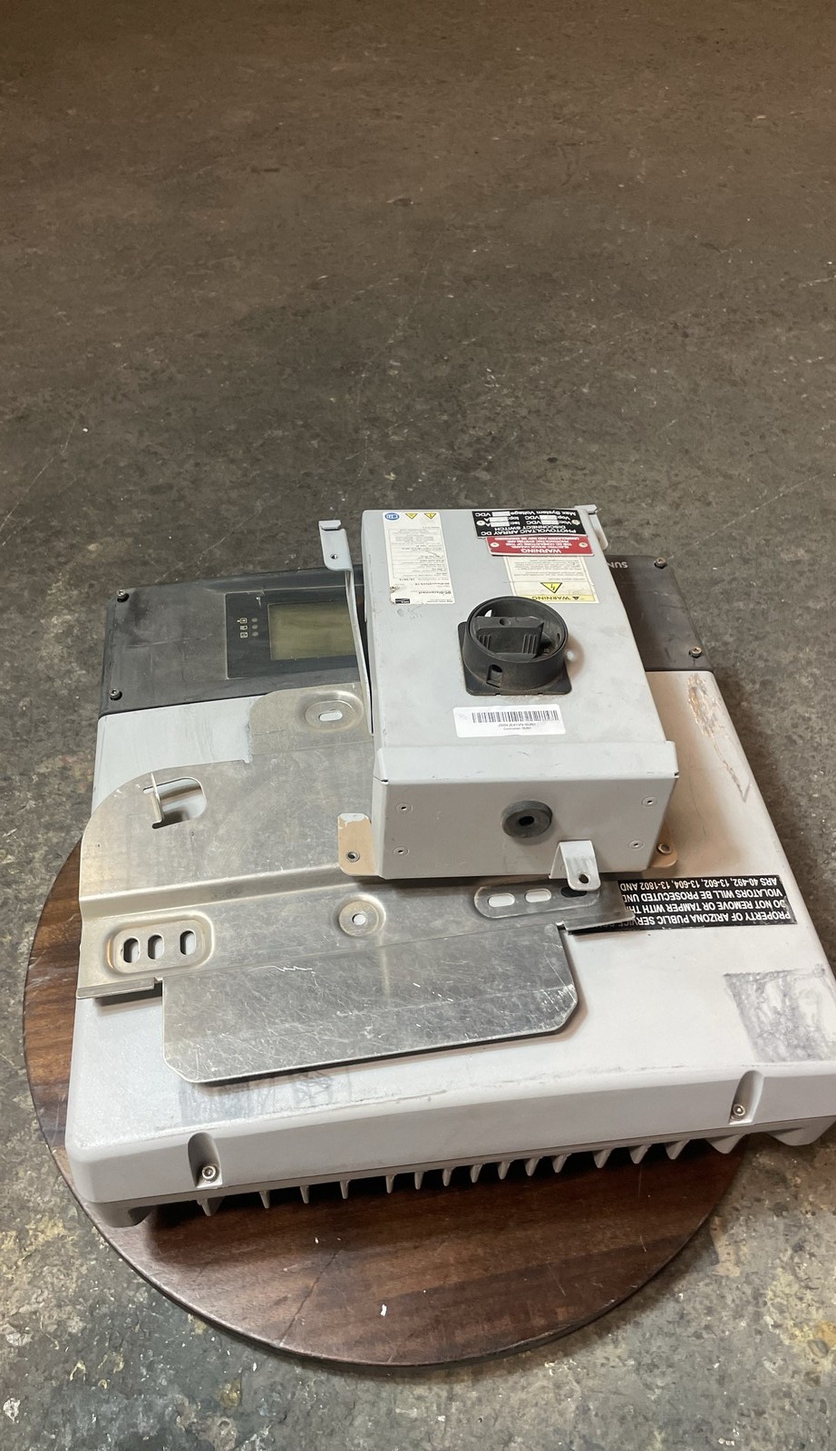 SMA Sunny Boy SB4000TL-US-22 Solar Inverter 4000W With DC Disconnect & Mount