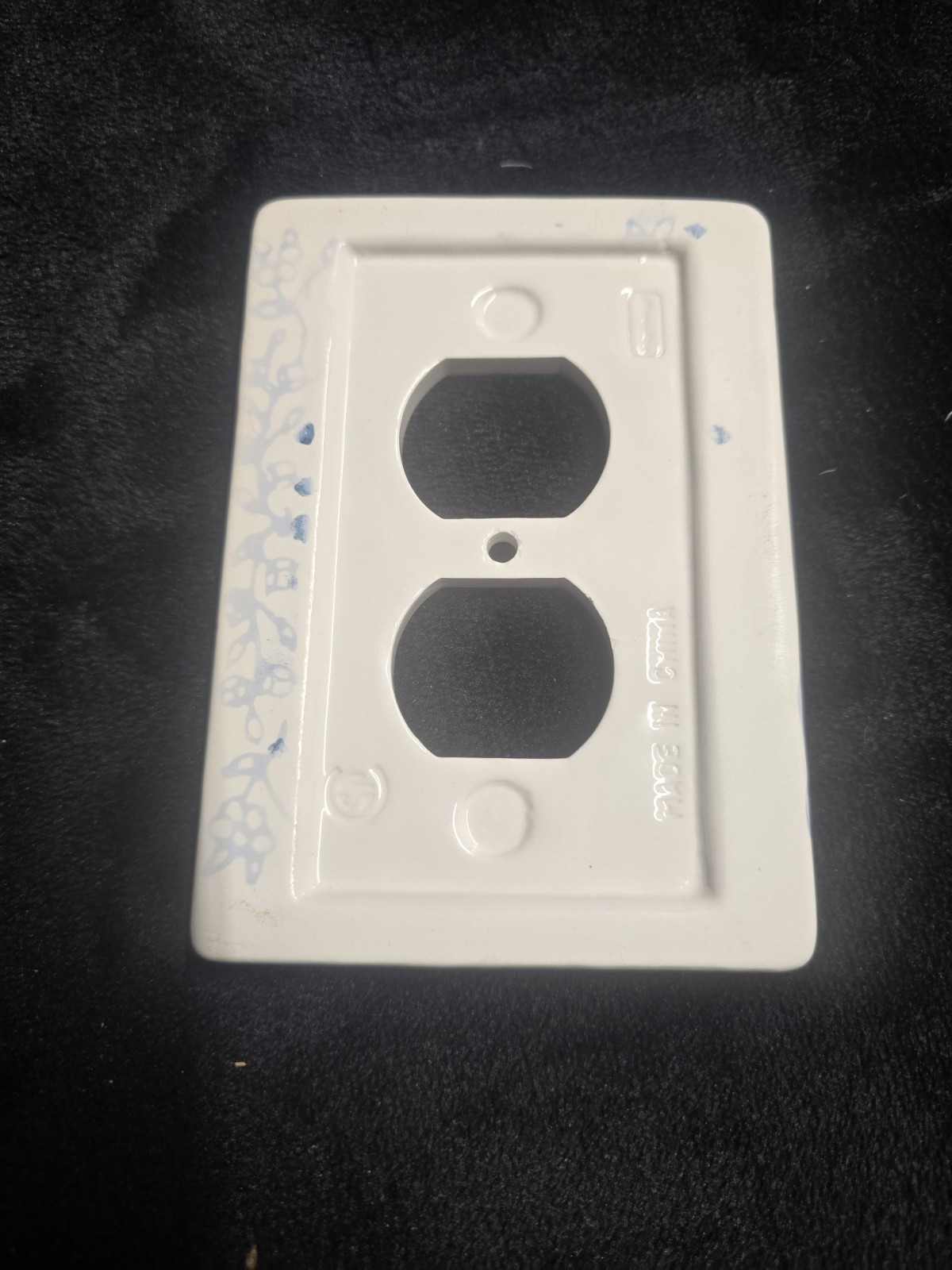 Pretty – AmerTac Purple & White Floral Duplex Outlet Cover Plate -Porcelain- New