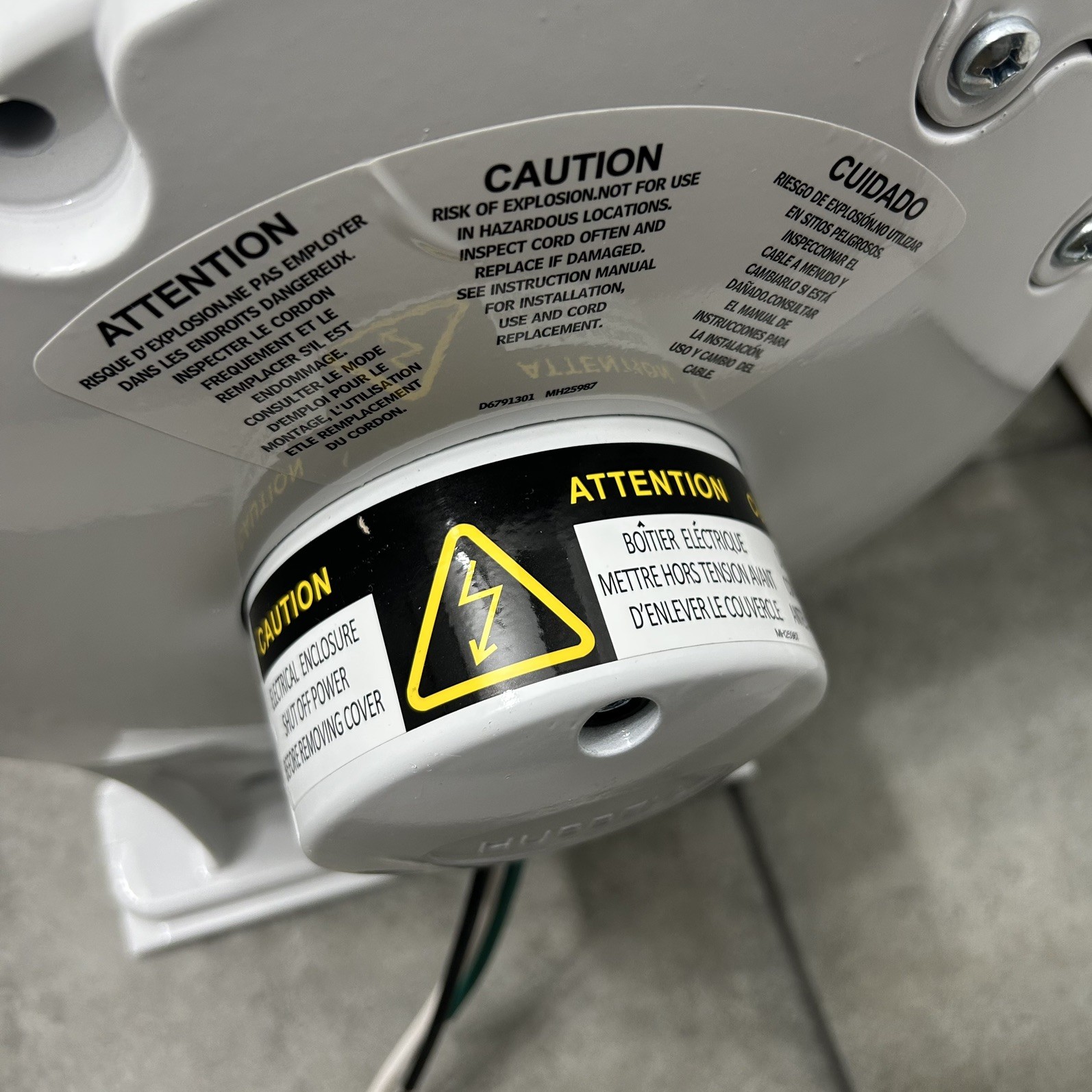 Hubbell Retractable Weatherproof Reel, UL Type 4, 10/3, 30 A, 600 V HBLW40103W