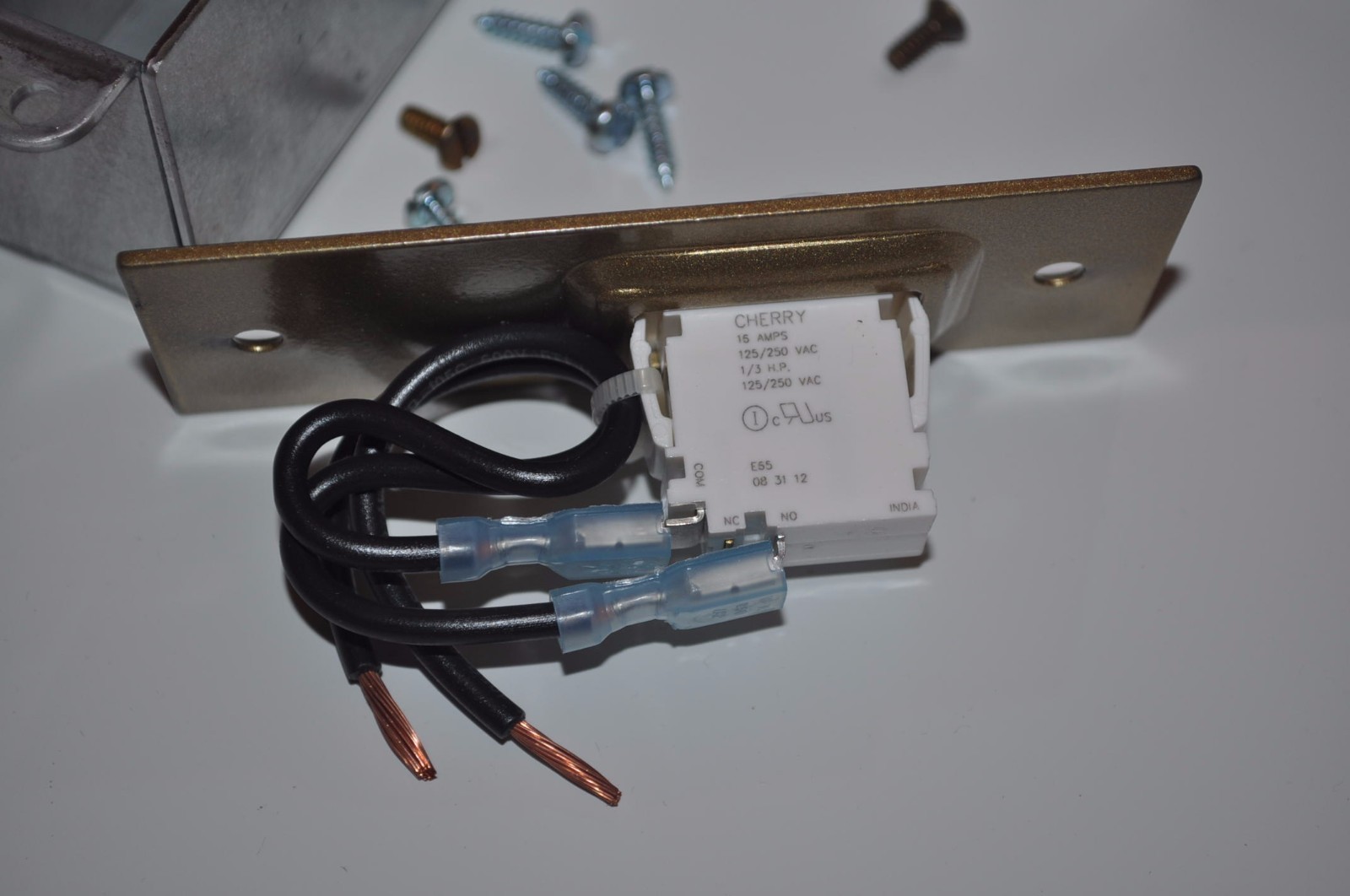 Pass & Seymour Legrand Pressure Sensitive Door Switch 15A Light On Closed 1201
