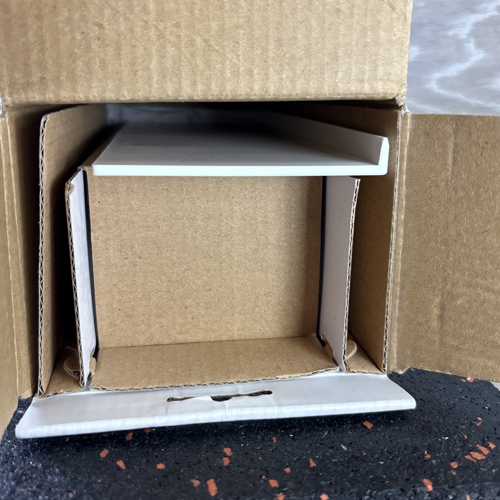 SHARPER IMAGE Socket Shelf 6 Electrical Outlet Extenders 2 USB Charging Ports