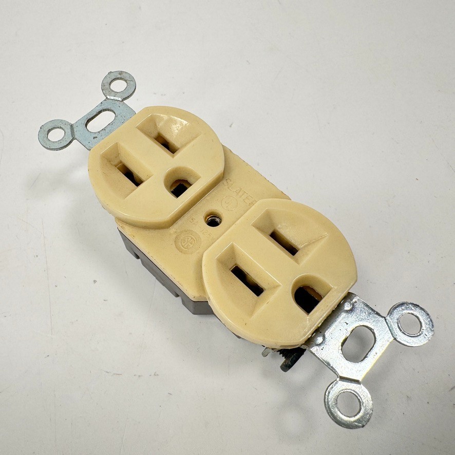 Vintage Slater 15A 125V Duplex Receptacle Outlet Ivory – NEW NOS