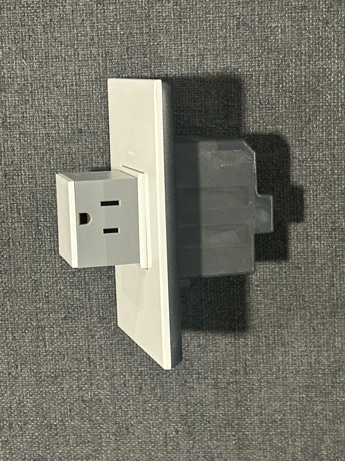Legrand adorne 20 Amp 125-Volt Tamper Resistant 1-Gang Pop-Out Outlet White