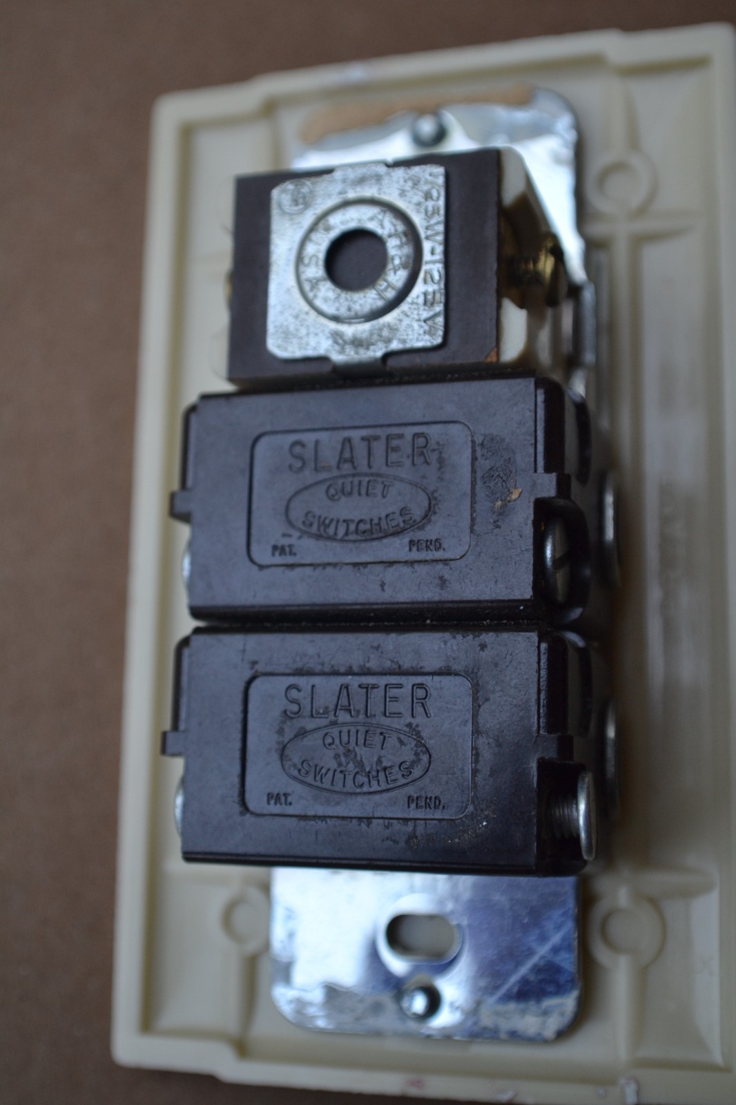 Vint. Slater Single Despard Toggle Switches W/Pilot Light. Uniline Cover. Ivory