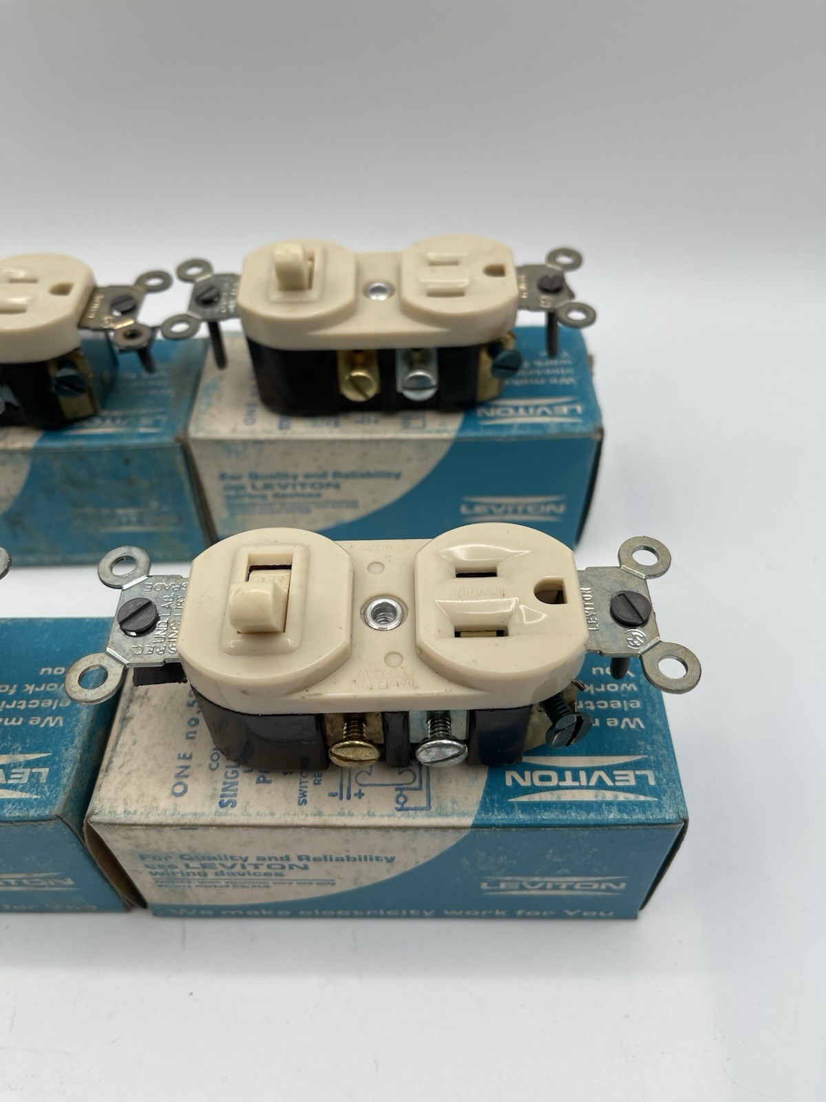 Leviton 5219-I Single Pole Switch Grounding Outlet Ivory 15A 120/277V Lot of 4